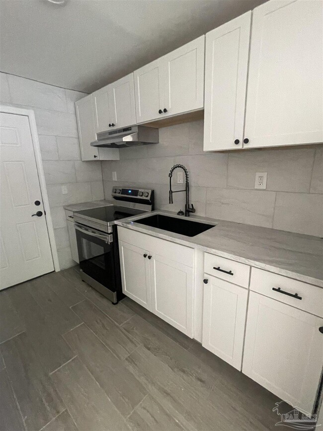 Foto del edificio - 7240 Hilburn Rd
