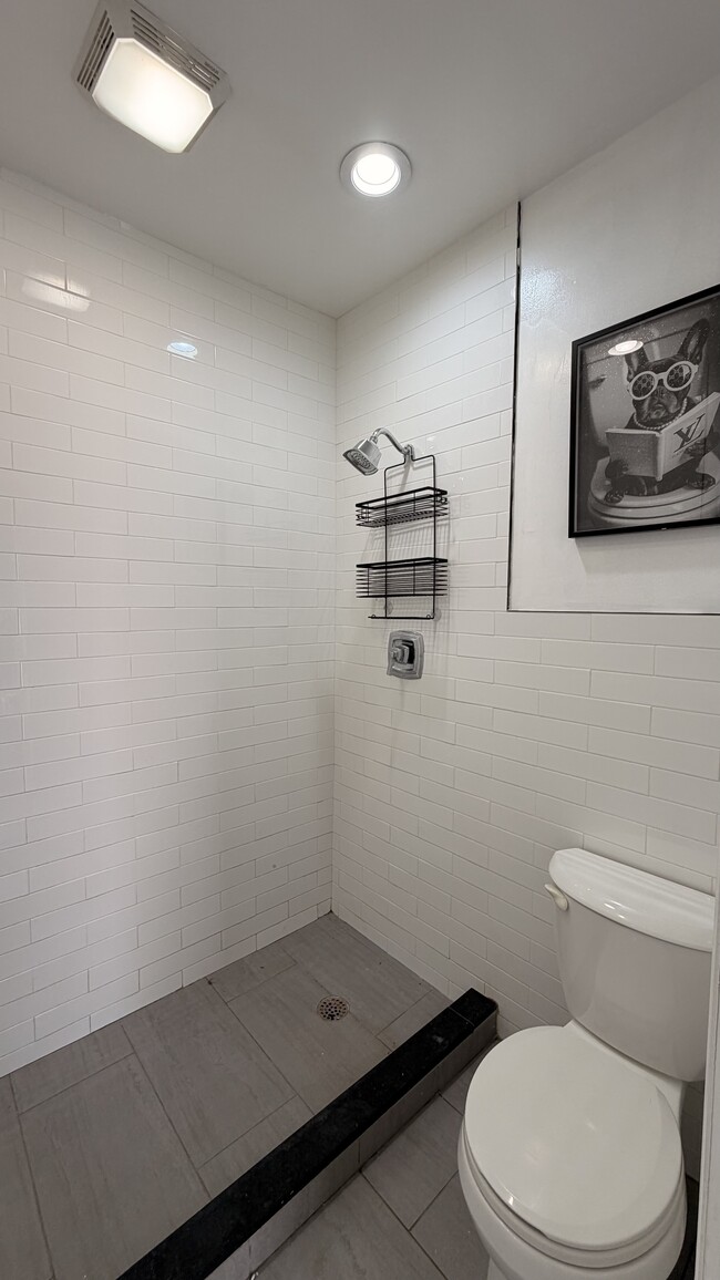 Building Photo - 37 Nassau Pky