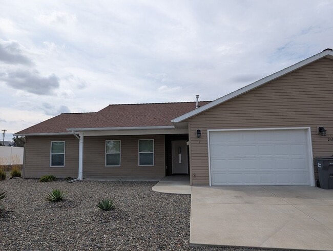 Foto del edificio - Gorgeous 3 Bed 2 Bath Clarkston Townhouse ...