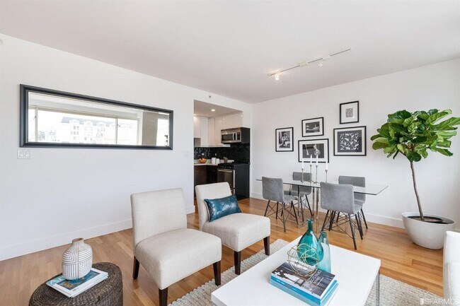 Foto del edificio - Contemporary 2BD/2BA Condo with parking an...