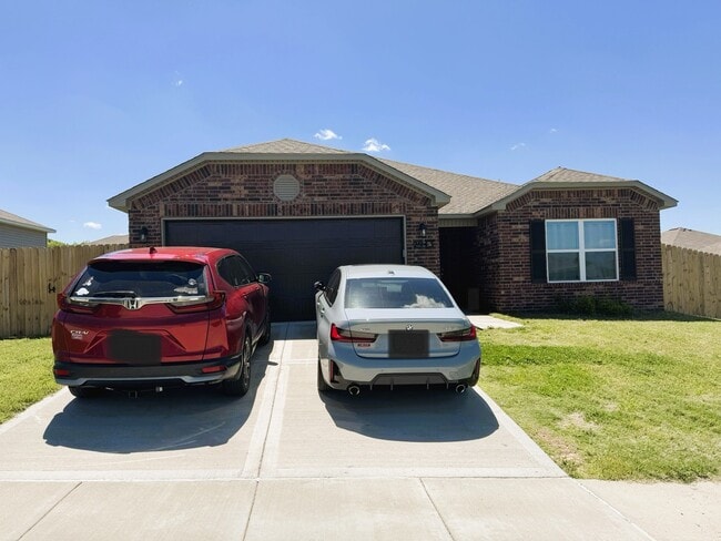 Photo - 2943 W McLaren Dr House