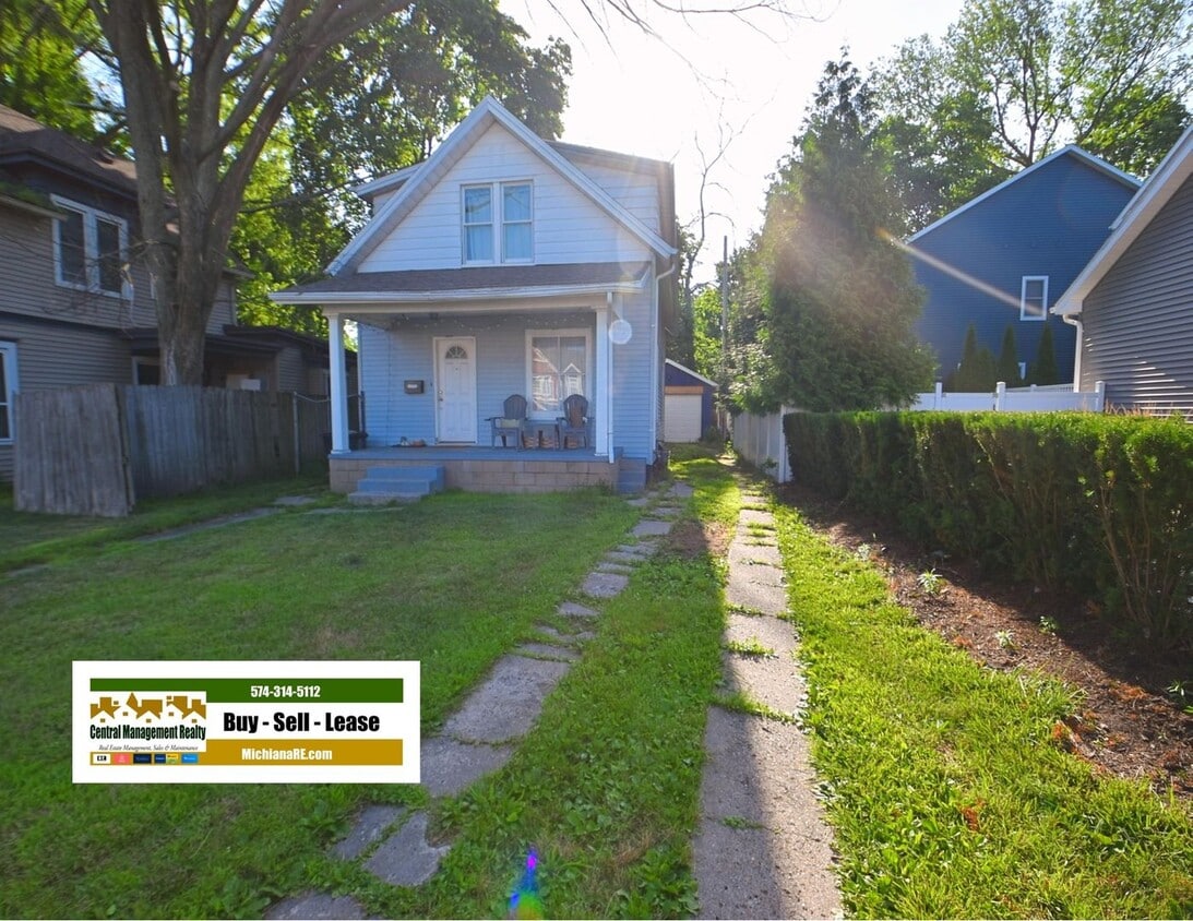 Primary Photo - Close to Notre Dame, newly remodeled 3 bed...