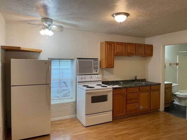 Foto del edificio - Nice 1 Bedroom 1 Bath Home-Garage