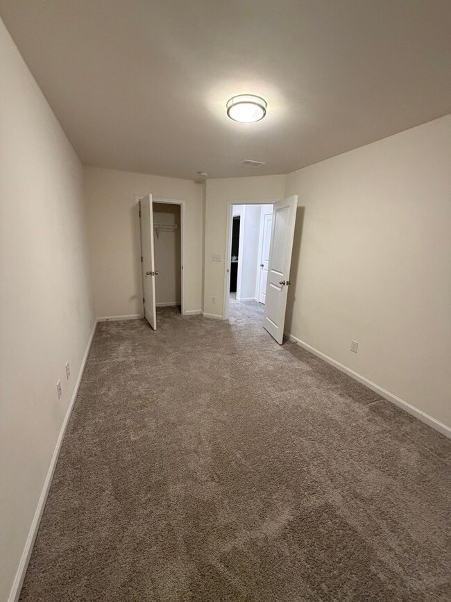 Foto del edificio - Beautiful 3 Bed / 2.5 Bath Townhome in Foxbank Plantation