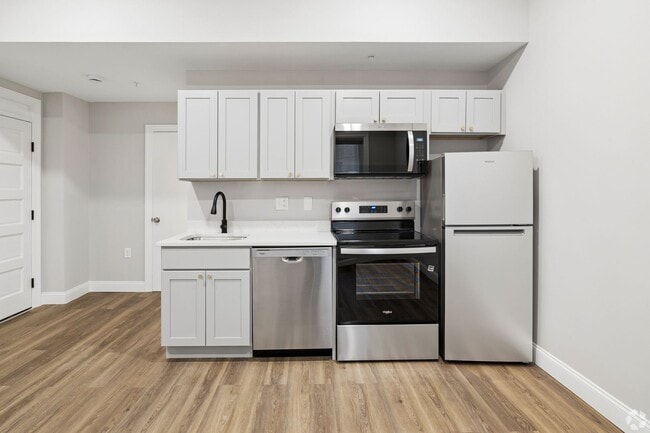 Interior Photo - 306 W Franklin