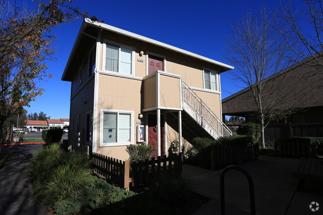 Building Photo - West Oaks Apartments