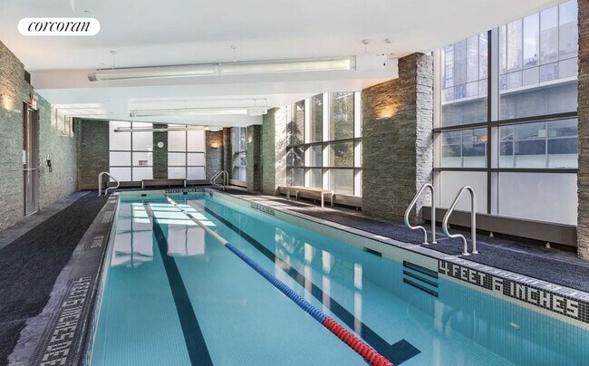 Foto del edificio - 10 West End Ave