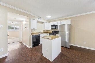 Building Photo - 300 Pecore St