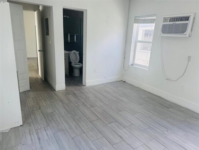 Foto del edificio - 7910 Abbott Ave