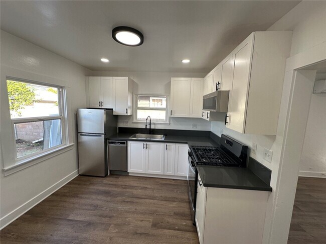 Building Photo - 821 N San Gabriel Ave
