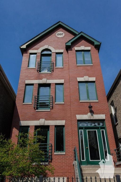 Building Photo - 850 N Wood St