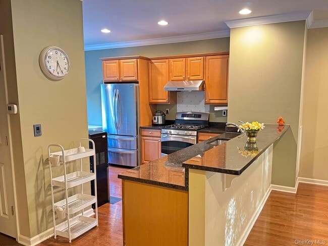 Building Photo - 54 Fairways Dr