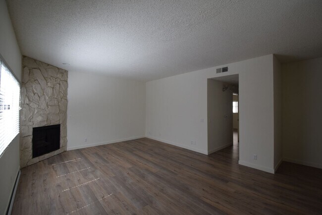 Building Photo - 11315