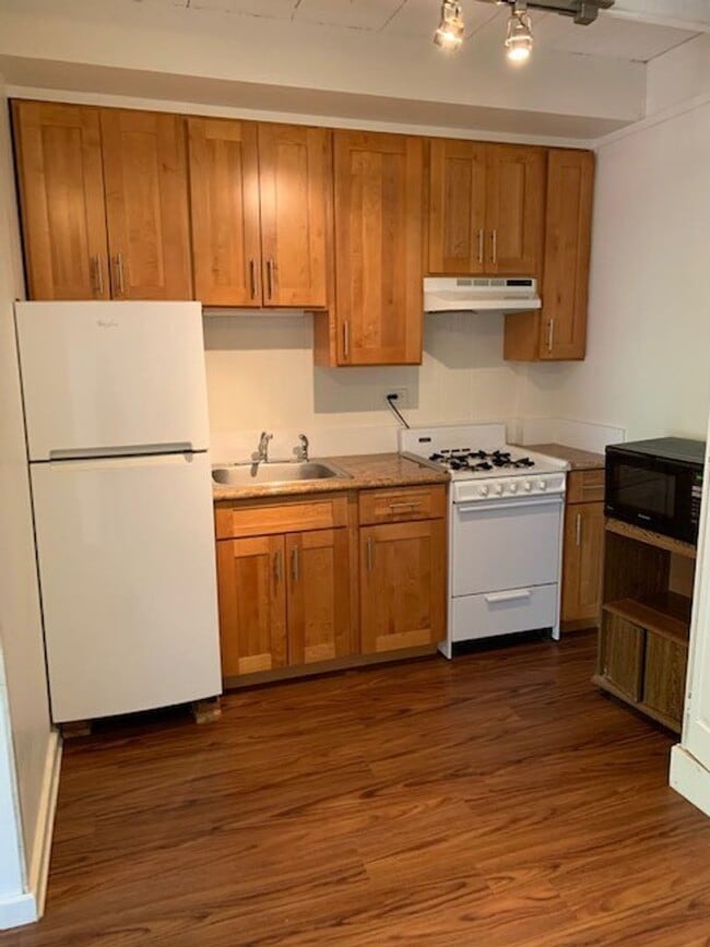 Waikiki Studio Unit - Electric, Water & Sewer included - Avail now! - Waikiki Studio Unit - Electric, Water & Sewer included - Avail now! House