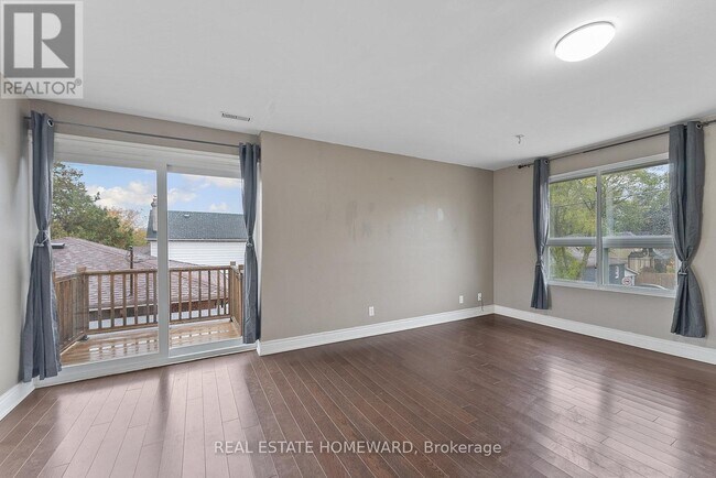 Photo du bâtiment - 983 Victoria Park Ave