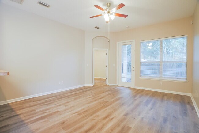 Foto del edificio - 1869 Enterprise Ave