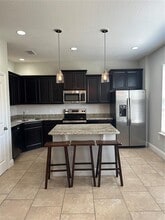 Building Photo - 10041 Town Lake Dr