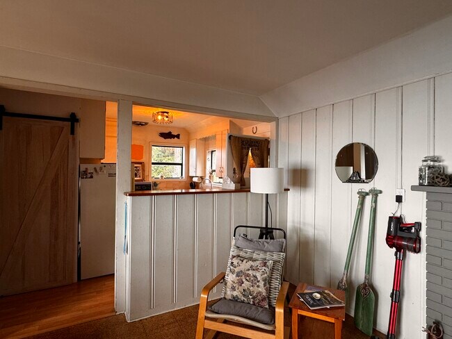 Photo du bâtiment - 1826 Astra Rd