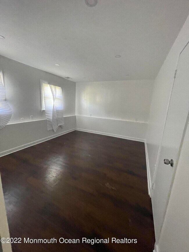 Building Photo - 1202 Thomas Ave