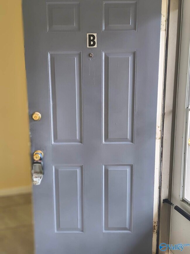 Foto del edificio - 6206 Friar Tuck Dr NW