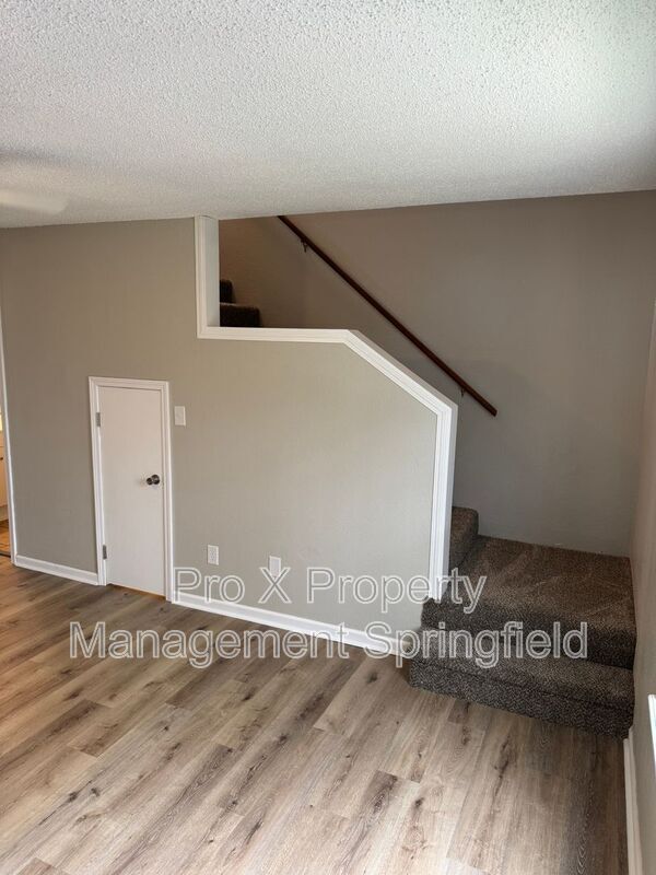 Foto del edificio - 214 W Madison St