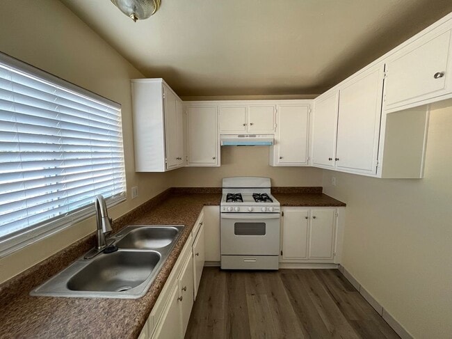Foto del edificio - 7819 Walpole Ave