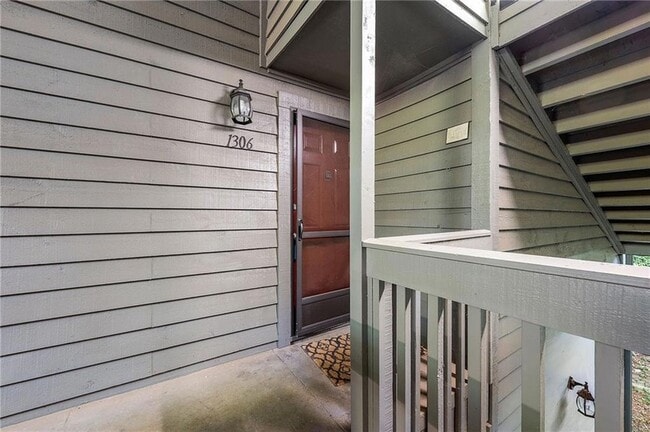 Building Photo - 1306 McClelen Way