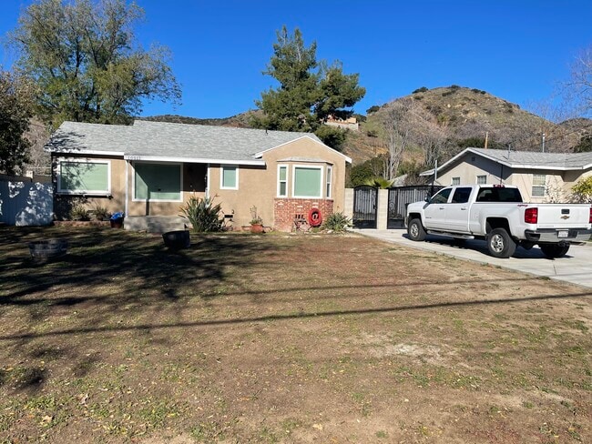Building Photo - 10011 La Tuna Canyon Rd