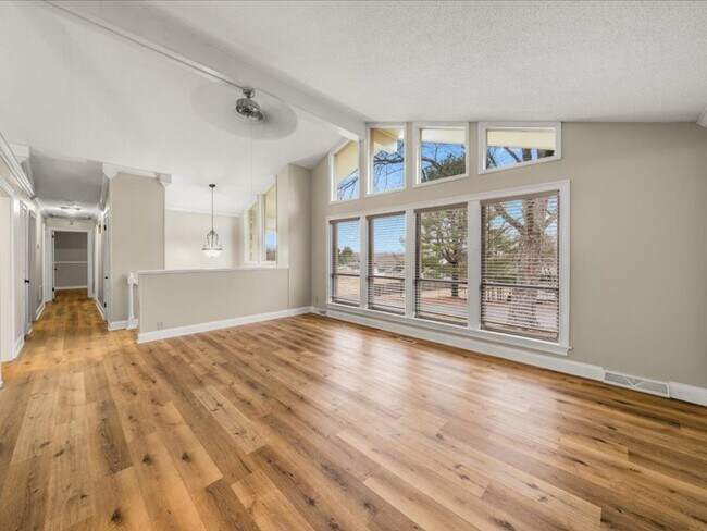 Building Photo - 650 Mize Cir