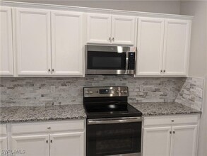 Building Photo - 9264 Shadow Oak Ln
