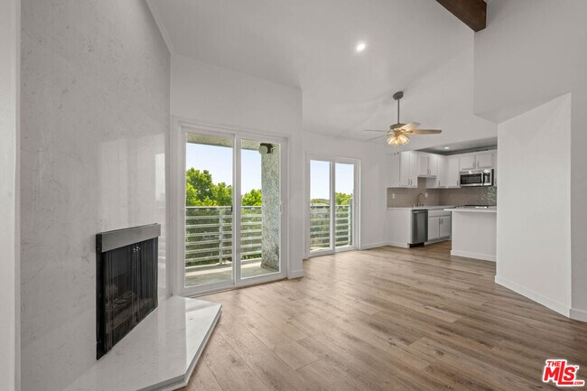 Building Photo - 1515 S Beverly Dr