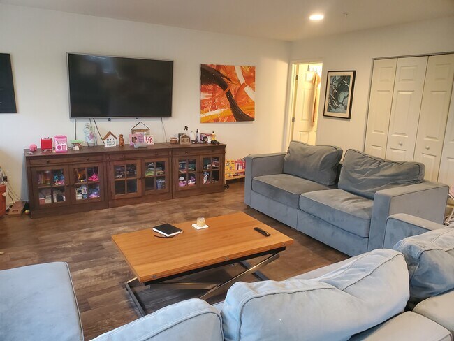 Sala de estar - 3894 Ashland Dr