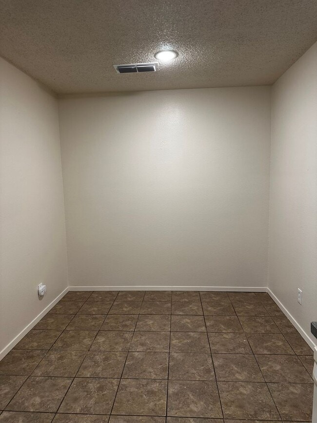 Building Photo - 312 Tammy Lynn Dr