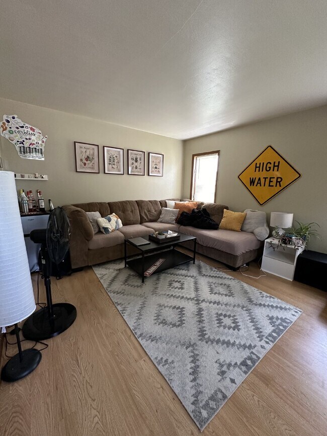 Foto del edificio - 1 Bedroom, 1 Bathroom with Garage - Available July 4th
