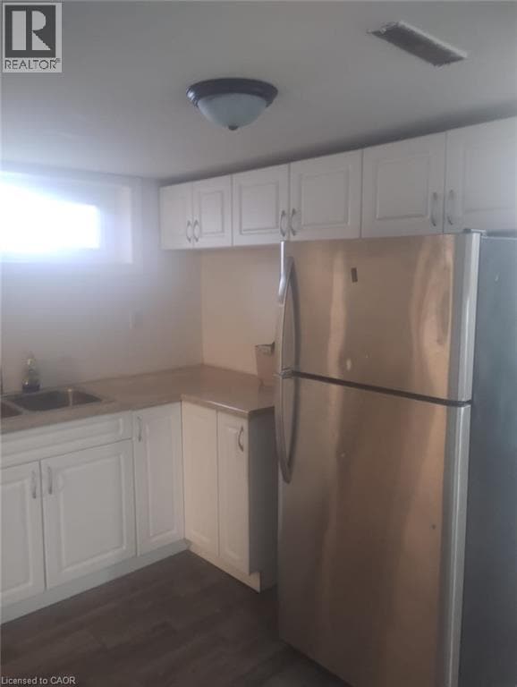 Building Photo - 116 Golden Blvd E