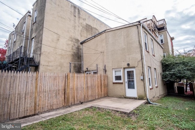 Building Photo - 1518 E Baltimore St