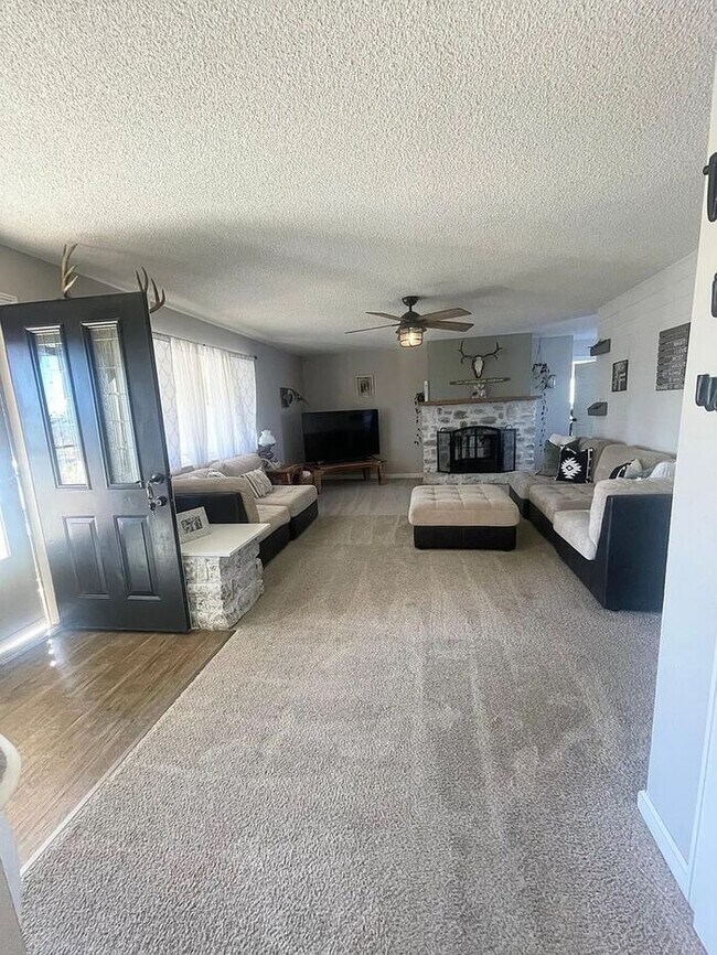 Building Photo - Charming Ranch Style Home, 3 bed / 2 bath
