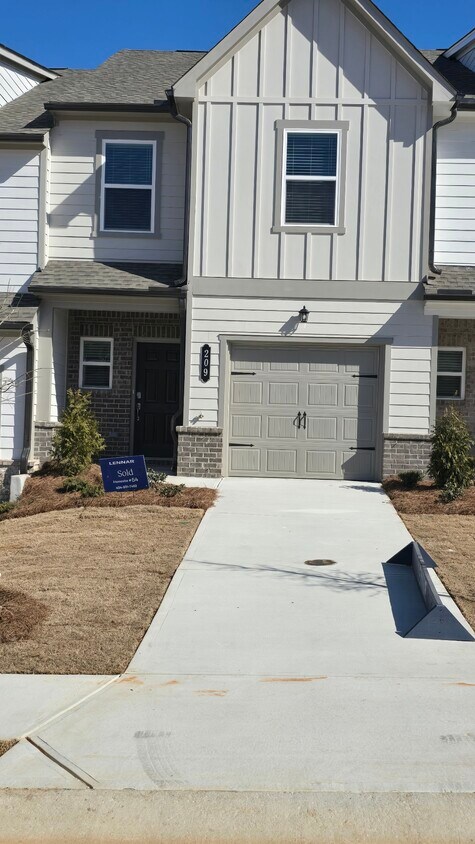 Foto principal - 217 Kenoot Dr