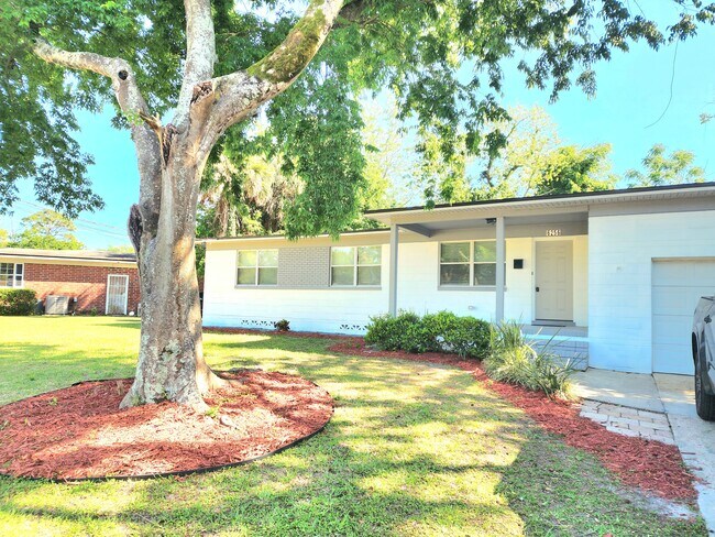 Foto del edificio - 6256 Green Pine Ln