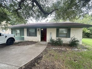Building Photo - 602 Hillside Dr