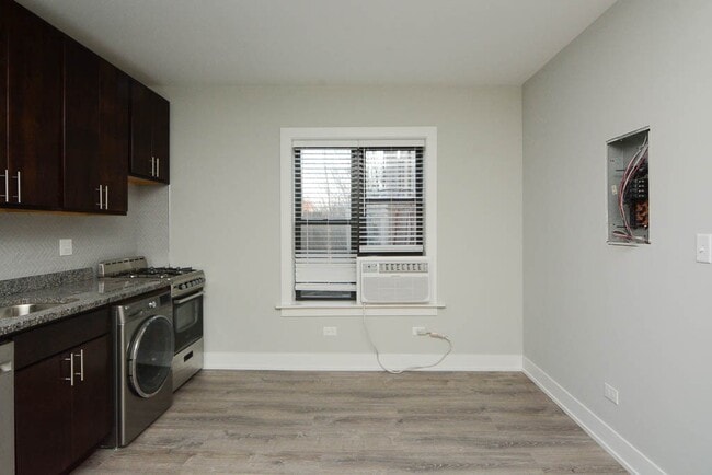 Building Photo - 434.5 W Belden Ave