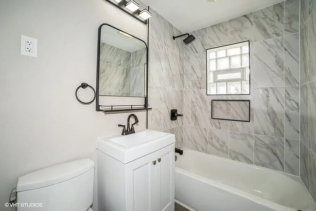 Foto del edificio - 325 Fairbanks Pl