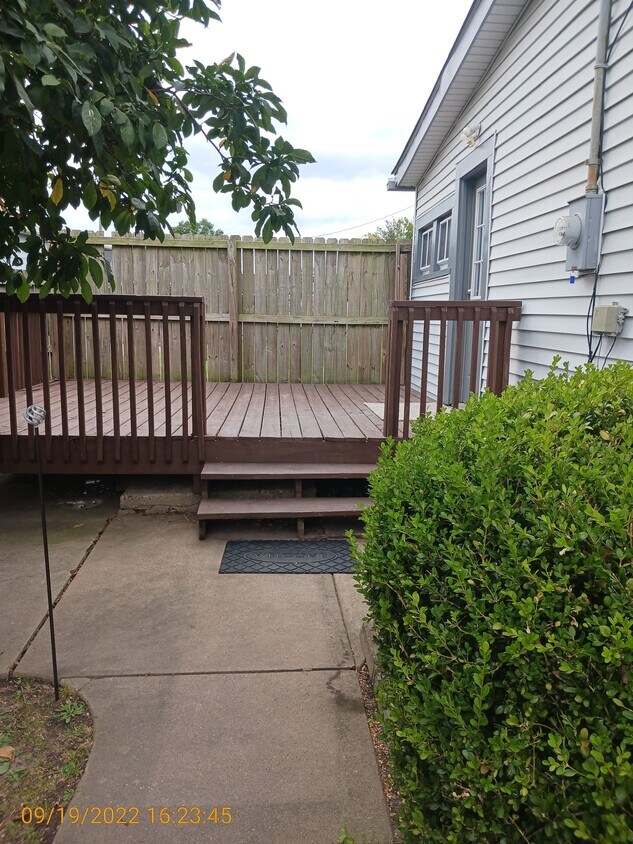 Primary Photo - 132 Maple St