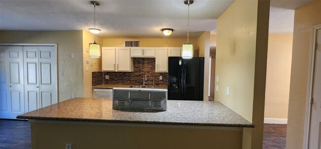 Building Photo - 510 Stonewall Dr