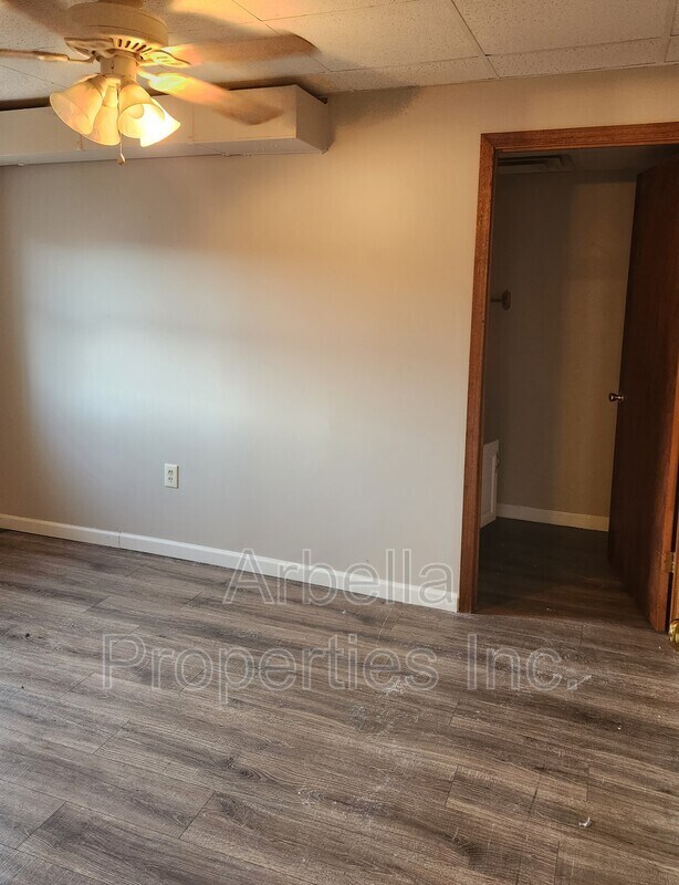 310 N Austin Springs Rd, Piney Flats, TN 37686 Condo for Rent in