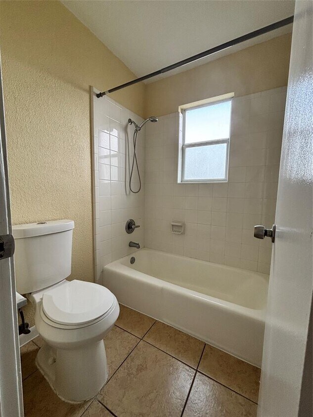 Building Photo - 1206 Bundrant Dr
