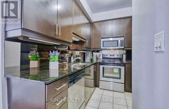 Photo du bâtiment - 60 Absolute Ave