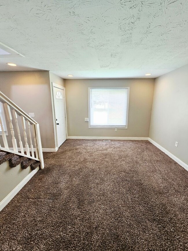 Building Photo - Available Now! 3 Bedroom Home with Central Air
