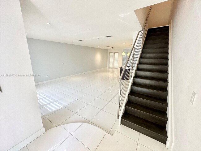 Building Photo - 6422 NW 104th Path