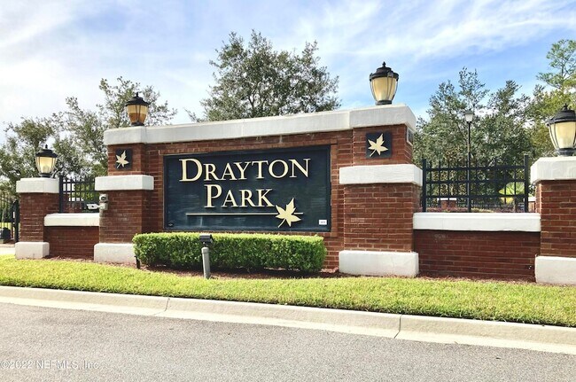 Foto del edificio - 8424 Thornbush Ct